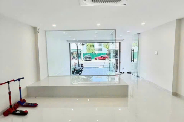CHO THUÊ MẶT BẰNG TẦNG TRỆT MẶT TIỀN ĐƯỜNG THÍCH QUẢNG ĐỨC KHU ĐÔ THỊ HÀ QUANG 1 NHA TRANG – DIỆN TÍCH 110M² NGANG 5M CÓ HẦM ĐỂ XE GIÁ 18 TRIỆU