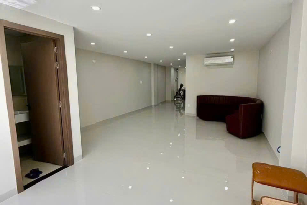 CHO THUÊ MẶT BẰNG TẦNG TRỆT MẶT TIỀN ĐƯỜNG THÍCH QUẢNG ĐỨC KHU ĐÔ THỊ HÀ QUANG 1 NHA TRANG – DIỆN TÍCH 110M² NGANG 5M CÓ HẦM ĐỂ XE GIÁ 18 TRIỆU