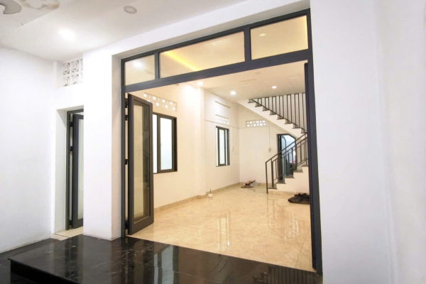CHO THUÊ GẤP NHÀ NGUYÊN CĂN MẶT TIỀN ĐƯỜNG NGUYỄN THỊ MINH KHAI NHA TRANG – GẦN TRUNG TÂM HỘI NGHỊ ÂU LẠC THỊNH – THIẾT KẾ 2 TẦNG RỘNG 210M² GIÁ 35 TRIỆU