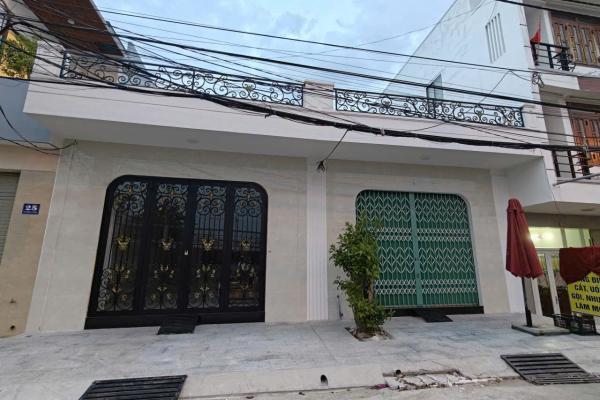 BÁN GẤP GIẢM SÂU NHÀ MỚI XÂY 100% MẶT TIỀN ĐƯỜNG PHONG CHÂU NHA TRANG – SÁT VÁCH DỰ ÁN SUN GROUP KHU NAM NHA TRANG – ĐỦ NỘI THẤT GIÁ CHỐT 4.6 TỶ