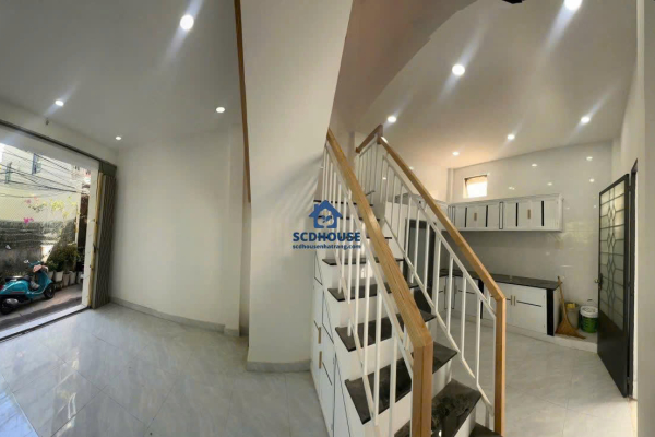 BÁN NHÀ LÔ GÓC 2 MẶT TIỀN HẺM CẮT KIẾNG ĐƯỜNG 2/4 NHA TRANG – DIỆN TÍCH 28M² KẾT CẤU 2 TẦNG ĐỦ NỘI THẤT GIÁ CHỈ 2.3 TỶ