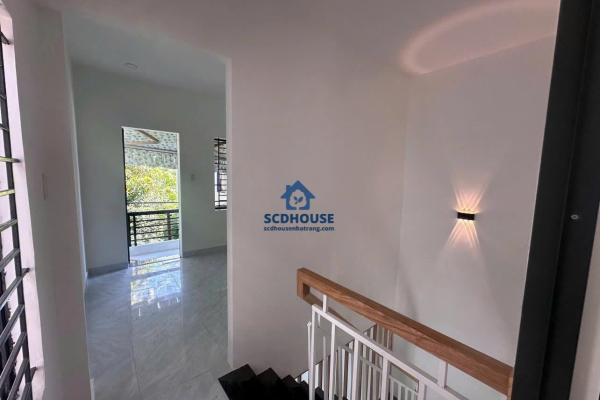 BÁN NHÀ LÔ GÓC 2 MẶT TIỀN HẺM CẮT KIẾNG ĐƯỜNG 2/4 NHA TRANG – DIỆN TÍCH 28M² KẾT CẤU 2 TẦNG ĐỦ NỘI THẤT GIÁ CHỈ 2.3 TỶ