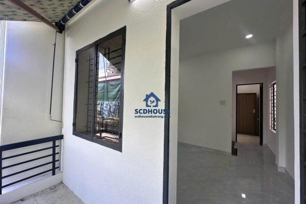 BÁN NHÀ LÔ GÓC 2 MẶT TIỀN HẺM CẮT KIẾNG ĐƯỜNG 2/4 NHA TRANG – DIỆN TÍCH 28M² KẾT CẤU 2 TẦNG ĐỦ NỘI THẤT GIÁ CHỈ 2.3 TỶ
