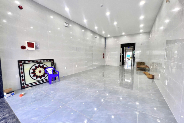 CHO THUÊ TÒA NHÀ KINH DOANH 4 TẦNG CÓ THANG MÁY & PCCC CHUẨN KHU BÀN CỜ PHƯỚC LONG NHA TRANG – DIỆN TÍCH SỬ DỤNG 300M² MẶT TIỀN 12M VỈA HÈ 3M GIÁ 35 TRIỆU