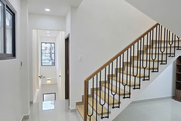 BÁN NHÀ MỚI 3 TẦNG ĐẸP LÔ GÓC MẶT TIỀN SỐ 56 ĐỒNG NAI NHA TRANG – SÁT TRỤC TỐ HỮU – DIỆN TÍCH 90M² NGANG 5,3M HƯỚNG ĐÔNG FULL NỘI THẤT GIÁ 11,9 TỶ