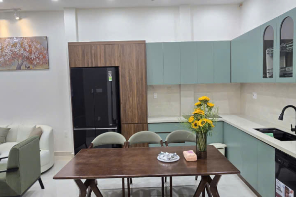 BÁN NHÀ MỚI 3 TẦNG ĐẸP LÔ GÓC MẶT TIỀN SỐ 56 ĐỒNG NAI NHA TRANG – SÁT TRỤC TỐ HỮU – DIỆN TÍCH 90M² NGANG 5,3M HƯỚNG ĐÔNG FULL NỘI THẤT GIÁ 11,9 TỶ