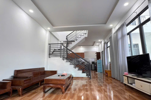 CHO THUÊ NHÀ VƯỜN 2 TẦNG MỚI 100% CẠNH BỆNH VIỆN VINMEC VÀ BIỂN TRẦN PHÚ NHA TRANG – DIỆN TÍCH 142M² NGANG 8M SÂN BBQ 3PHÒNG NGỦ FULL NỘI THẤT GIÁ 20 TRIỆU