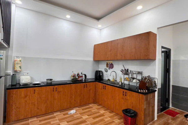 CHO THUÊ NHÀ VƯỜN 2 TẦNG MỚI 100% CẠNH BỆNH VIỆN VINMEC VÀ BIỂN TRẦN PHÚ NHA TRANG – DIỆN TÍCH 142M² NGANG 8M SÂN BBQ 3PHÒNG NGỦ FULL NỘI THẤT GIÁ 20 TRIỆU