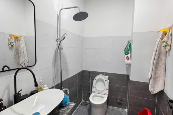 CHO THUÊ NHÀ VƯỜN 2 TẦNG MỚI 100% CẠNH BỆNH VIỆN VINMEC VÀ BIỂN TRẦN PHÚ NHA TRANG – DIỆN TÍCH 142M² NGANG 8M SÂN BBQ 3PHÒNG NGỦ FULL NỘI THẤT GIÁ 20 TRIỆU