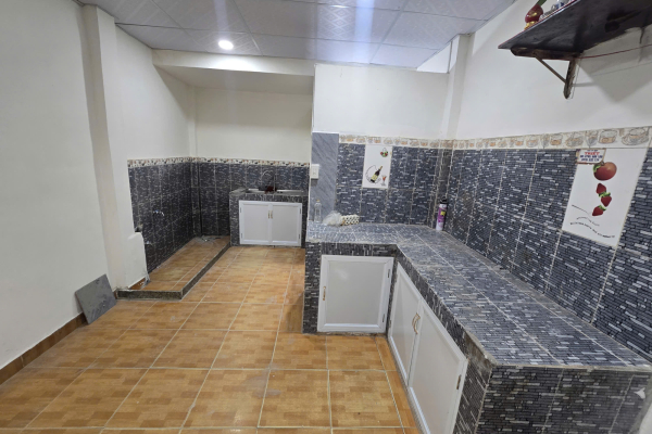 CHO THUÊ NHÀ NGUYÊN CĂN 2 TẦNG MẶT TIỀN ĐƯỜNG VẠN HÒA NGAY CHỢ ĐẦM TRUNG TÂM NHA TRANG – ĐƯỜNG RỘNG 10M DIỆN TÍCH SỬ DỤNG 106M² 3 PHÒNG NGỦ GIÁ 10 TRIỆU/THÁNG