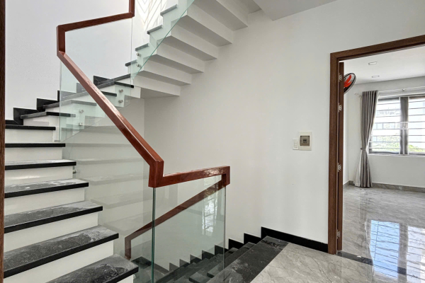 CHO THUÊ VILLA 3 TẦNG ĐỐI DIỆN SÂN BÓNG KHU ĐÔ THỊ MỸ GIA GÓI 2 NHA TRANG – DIỆN TÍCH 200M² NỘI THẤT CƠ BẢN THÍCH HỢP MỞ VĂN PHÒNG CÔNG TY GIÁ 21 TRIỆU/THÁNG