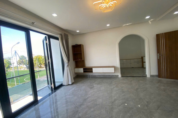 CHO THUÊ VILLA 3 TẦNG ĐỐI DIỆN SÂN BÓNG KHU ĐÔ THỊ MỸ GIA GÓI 2 NHA TRANG – DIỆN TÍCH 200M² NỘI THẤT CƠ BẢN THÍCH HỢP MỞ VĂN PHÒNG CÔNG TY GIÁ 21 TRIỆU/THÁNG