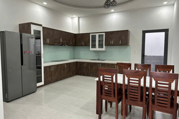 CHO THUÊ NHÀ PHỐ 3 TẦNG KHU ĐÔ THỊ HÀ QUANG 1 TRUNG TÂM NHA TRANG – DIỆN TÍCH 85M² HƯỚNG BẮC ĐƯỜNG Ô TÔ 4 PHÒNG NGỦ 5 WC FULL NỘI THẤT MỚI ĐẸP GIÁ 22 TRIỆU/THÁNG