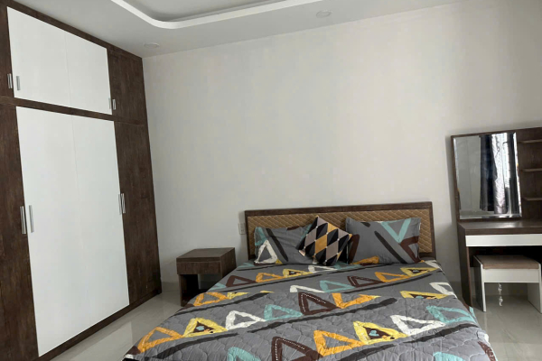 CHO THUÊ NHÀ PHỐ 3 TẦNG KHU ĐÔ THỊ HÀ QUANG 1 TRUNG TÂM NHA TRANG – DIỆN TÍCH 85M² HƯỚNG BẮC ĐƯỜNG Ô TÔ 4 PHÒNG NGỦ 5 WC FULL NỘI THẤT MỚI ĐẸP GIÁ 22 TRIỆU/THÁNG
