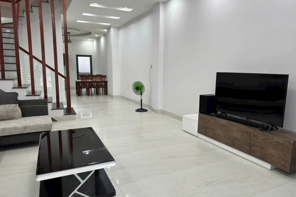CHO THUÊ NHÀ PHỐ 3 TẦNG KHU ĐÔ THỊ HÀ QUANG 1 TRUNG TÂM NHA TRANG – DIỆN TÍCH 85M² HƯỚNG BẮC ĐƯỜNG Ô TÔ 4 PHÒNG NGỦ 5 WC FULL NỘI THẤT MỚI ĐẸP GIÁ 22 TRIỆU/THÁNG