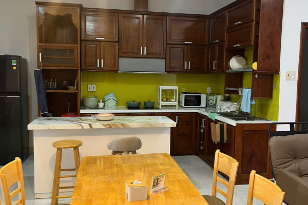 CHO THUÊ NHÀ 3 TẦNG KINH DOANH HẺM KHU PHỐ TÂY ĐÔNG ĐÚC PHƯỜNG LỘC THỌ NHA TRANG – DIỆN TÍCH 106M² NGANG 6,5M HƯỚNG NAM FULL NỘI THẤT GIÁ 45 TRIỆU/THÁNG