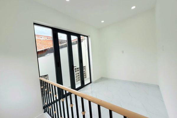 BÁN NHÀ MỚI 2 TẦNG ĐẸP PHỐ HÀ THANH TRẦN QUÝ CÁP TRUNG TÂM NHA TRANG – DIỆN TÍCH 42,1M² NGANG 4,2M VUÔNG VẮN 3 PHÒNG NGỦ 1 PHÒNG THỜ GIÁ 2 TỶ 870 TRIỆU