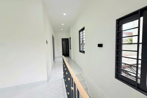BÁN NHÀ MỚI 2 TẦNG ĐẸP PHỐ HÀ THANH TRẦN QUÝ CÁP TRUNG TÂM NHA TRANG – DIỆN TÍCH 42,1M² NGANG 4,2M VUÔNG VẮN 3 PHÒNG NGỦ 1 PHÒNG THỜ GIÁ 2 TỶ 870 TRIỆU