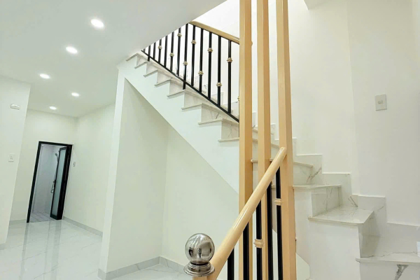 BÁN NHÀ MỚI 2 TẦNG ĐẸP PHỐ HÀ THANH TRẦN QUÝ CÁP TRUNG TÂM NHA TRANG – DIỆN TÍCH 42,1M² NGANG 4,2M VUÔNG VẮN 3 PHÒNG NGỦ 1 PHÒNG THỜ GIÁ 2 TỶ 870 TRIỆU