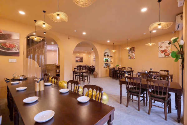 SANG GẤP NHÀ HÀNG 3 TẦNG ĐẦY ĐỦ NỘI THẤT CÓ THANG MÁY GẦN GA NHA TRANG TRUNG TÂM PHƯỜNG PHƯƠNG SẠI – MẶT TIỀN 7M NỞ HẬU DIỆN TÍCH 128M²/SÀN HỆ THỐNG PCCC CHUẨN GIÁ SANG CHỈ 450 TRIỆU