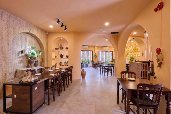 SANG GẤP NHÀ HÀNG 3 TẦNG ĐẦY ĐỦ NỘI THẤT CÓ THANG MÁY GẦN GA NHA TRANG TRUNG TÂM PHƯỜNG PHƯƠNG SẠI – MẶT TIỀN 7M NỞ HẬU DIỆN TÍCH 128M²/SÀN HỆ THỐNG PCCC CHUẨN GIÁ SANG CHỈ 450 TRIỆU