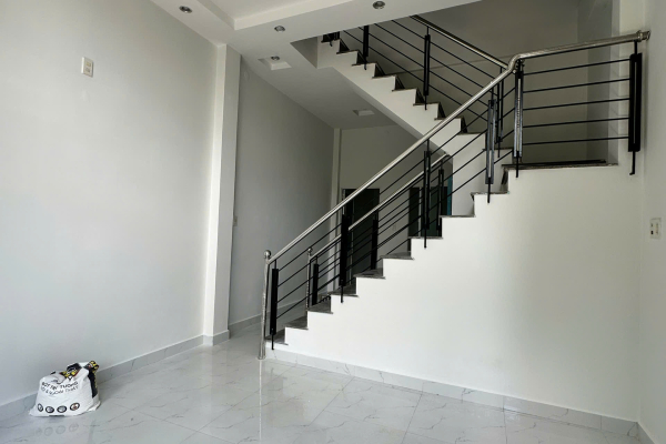 BÁN NHÀ 2 TẦNG BÊ TÔNG CỐT THÉP TRUNG TÂM NHA TRANG GẦN BỜ KÈ HÀ RA SÔNG CÁI – DIỆN TÍCH 34M² ODT NGANG 4M HƯỚNG TÂY BẮC 3 PHÒNG NGỦ SỔ ĐỎ CHÍNH CHỦ GIÁ 2 TỶ 300 TRIỆU