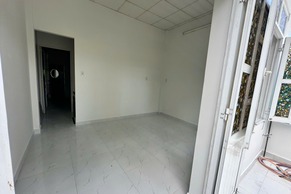 BÁN NHÀ 2 TẦNG BÊ TÔNG CỐT THÉP TRUNG TÂM NHA TRANG GẦN BỜ KÈ HÀ RA SÔNG CÁI – DIỆN TÍCH 34M² ODT NGANG 4M HƯỚNG TÂY BẮC 3 PHÒNG NGỦ SỔ ĐỎ CHÍNH CHỦ GIÁ 2 TỶ 300 TRIỆU