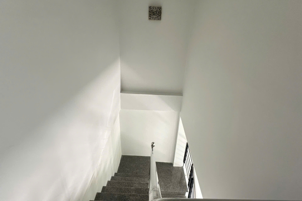 BÁN NHÀ 2 TẦNG BÊ TÔNG CỐT THÉP TRUNG TÂM NHA TRANG GẦN BỜ KÈ HÀ RA SÔNG CÁI – DIỆN TÍCH 34M² ODT NGANG 4M HƯỚNG TÂY BẮC 3 PHÒNG NGỦ SỔ ĐỎ CHÍNH CHỦ GIÁ 2 TỶ 300 TRIỆU