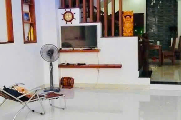 CHO THUÊ NHÀ NGUYÊN CĂN 3 TẦNG MẶT ĐƯỜNG LỚN KHU BÀN CỜ PHƯỜNG TÂN LẬP / PHƯỚC HÒA NHA TRANG – DIỆN TÍCH SỬ DỤNG 180M² GỒM 4 PHÒNG NGỦ 5 WC PHÙ HỢP VĂN PHÒNG & NGHỈ DƯỠNG GIÁ 15 TRIỆU/THÁNG