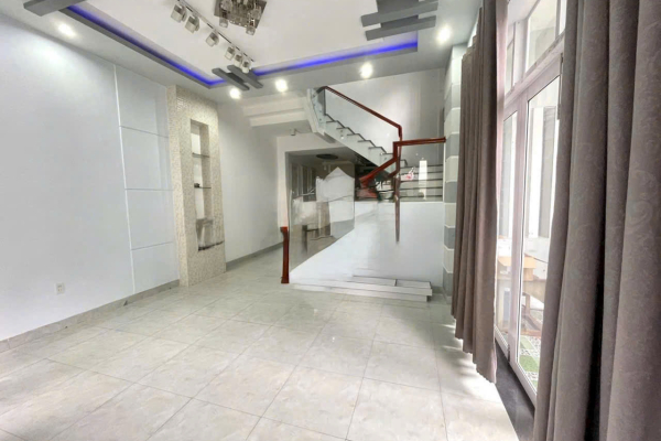 CHO THUÊ NHÀ NGUYÊN CĂN 3 TẦNG LÔ GÓC HẺM KHU BÀN CỜ TRUNG TÂM NHA TRANG – TỔNG DIỆN TÍCH SÀN GẦN 300M² SÀN TRỐNG TẦNG TRỆT VÀ 4 PHÒNG NGỦ GIÁ CHỈ 14 TRIỆU/THÁN