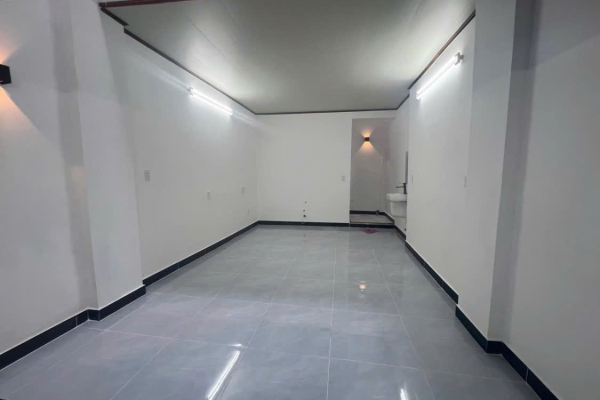 CHO THUÊ NHÀ MẶT TIỀN MỚI 100% SỐ 252 ĐƯỜNG THỐNG NHẤT PHƯỜNG PHƯƠNG SÀI TRUNG TÂM NHA TRANG – DIỆN TÍCH SỬ DỤNG 200M² NỞ HẬU CHỮ L CÓ 7 PHÒNG VÀ ĐẦY ĐỦ MÁY LẠNH GIÁ 26 TRIỆU/THÁNG