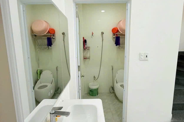 BÁN NHÀ MỚI 3 TẦNG MẶT TIỀN ĐƯỜNG TRẦN THỊ TÍNH NHA TRANG – DIỆN TÍCH SÀN 153,4M² FULL NỘI THẤT CAO CẤP CÓ 4 PHÒNG NGỦ SÂN ĐỖ Ô TÔ VÀ SÂN THƯỢNG THOÁNG MÁT SỔ HỒNG CHUẨN CHỈNH GIÁ 7,5 TỶ