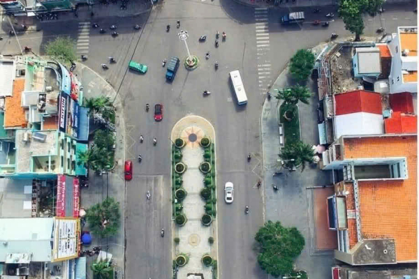 CHO THUÊ MẶT BẰNG KINHOANH VỊ TRÍ VÀNG NGAY VÒNG XOAY TƯỢNG ĐÀI CHIẾN THẮNG TRUNG TÂM NHA TRANG – DIỆN TÍCH 127M² (NGANG 5M) KẾT CẤU 2 TẦNG NHẬN DIỆN THƯƠNG HIỆU ĐỈNH GIÁ CHỈ 25 TRIỆU/THÁNG