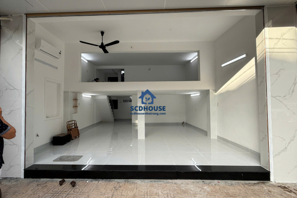 CHO THUÊ MẶT BẰNG NHA TRANG ĐƯỜNG QUANG TRUNG – TRỆT LỬNG, NGANG 6,4M, GIÁ 26 TRIỆU/THÁNG