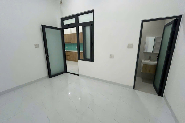BÁN NHÀ CẤP 4 MỚI XÂY ĐẸP LÊ HỒNG PHONG – PHƯỜNG PHƯỚC HẢI / NAM NHA TRANG – DIỆN TÍCH 92M² (NGANG 6M) Ô TÔ TỚI TẬN NƠI TỰA ĐƯỜNG THÍCH QUẢNG ĐỨC VỚI SÂN XE MÁY 18M² GIÁ 5 TỶ 950 TRIỆ