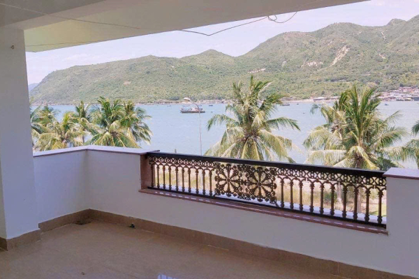 LUXURY OCEANFRONT VILLA WITH PRIVATE SWIMMING POOL FOR LEASE IN AN VIEN COMPOUND NHA TRANG - VIP SECURE COASTAL ENCLAVE - 6 BEDROOMS FULLY FURNISHED PREMIUM INTERIORS RENT 55M VND/MONTH