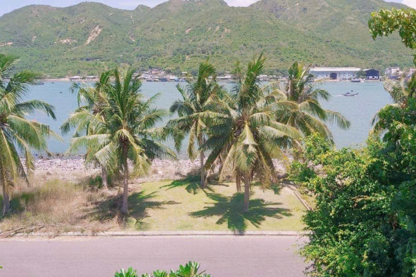 LUXURY OCEANFRONT VILLA WITH PRIVATE SWIMMING POOL FOR LEASE IN AN VIEN COMPOUND NHA TRANG - VIP SECURE COASTAL ENCLAVE - 6 BEDROOMS FULLY FURNISHED PREMIUM INTERIORS RENT 55M VND/MONTH