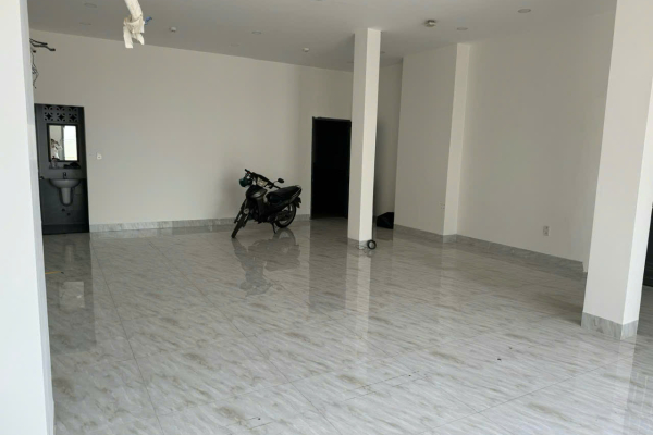 CHO THUÊ MẶT BẰNG KINH DOANH RỘNG 6,5M ĐƯỜNG SỐ 8 KĐT HÀ QUANG 2 NHA TRANG – SÁT BÊN ĐƯỜNG THÍCH QUẢNG ĐỨC DIỆN TÍCH 70M² VỈA HÈ 5M ĐƯỜNG 22M CỬA KÍNH SANG TRỌNG GIÁ 15 TRIỆU/THÁNG