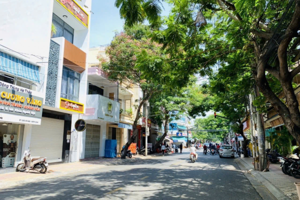 CHO THUÊ TÒA NHÀ MẶT TIỀN 4 TẦNG ĐƯỜNG HỒNG BÀNG TRUNG TÂM NHA TRANG – KHU BÀN CỜ / KHU PHỐ HÀN SẦM UẤT – DIỆN TÍCH 55M² MẶT TIỀN 5M ĐƯỜNG 20M GIÁ 50 TRIỆU/THÁNG