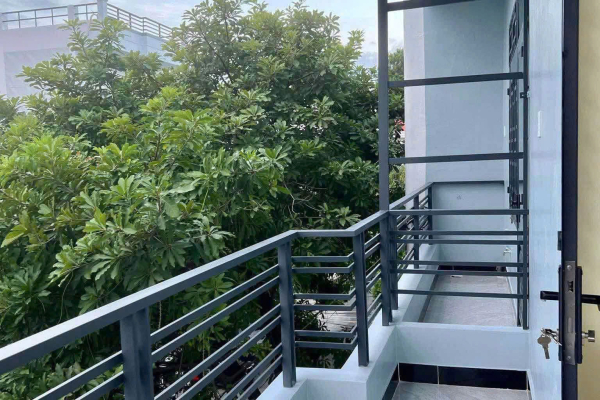 CHO THUÊ NHÀ PHỐ 3 TẦNG ĐƯỜNG CỔ LOA TRUNG TÂM KHU BÀN CỜ NHA TRANG – CẠNH TRƯỜNG ÂU CƠ VÀ CHỢ – DIỆN TÍCH 53M² (NGANG 4M) ĐƯỜNG RỘNG 13M KẾT CẤU 4 PHÒNG NGỦ KHÉP KÍN THÍCH HỢP MỞ VĂN PHÒNG SPA DẠY HỌC GIÁ 13 TRIỆU/THÁNG