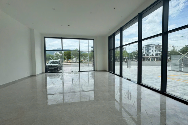 CHO THUÊ LÔ GÓC SHOPHOUSE TÒA CCU01 KHU ĐÔ THỊ AN BÌNH TÂN NHA TRANG – VỊ TRÍ SIÊU ĐẮT GIÁ 2 MẶT THOÁNG – VỈA HÈ RỘNG MÊNH MÔNG – DIỆN TÍCH 13,5M X 8M – GIÁ CỰC RẺ CHỈ 25 TRIỆU/THÁNG