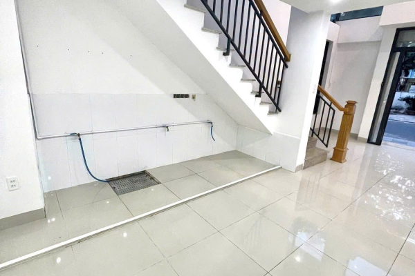CHO THUÊ MẶT BẰNG KINH DOANH 70M² KHU BÀN CỜ PHƯỚC LONG NHA TRANG – MẶT TIỀN RỘNG 8M RẤT HIẾM – ĐƯỜNG 18M VỈA HÈ 3M – CÓ ĐIỀU HOÀ TRUNG TÂM – GIÁ CHỈ 15 TRIỆU/THÁNG
