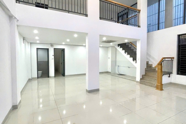 CHO THUÊ MẶT BẰNG KINH DOANH 70M² KHU BÀN CỜ PHƯỚC LONG NHA TRANG – MẶT TIỀN RỘNG 8M RẤT HIẾM – ĐƯỜNG 18M VỈA HÈ 3M – CÓ ĐIỀU HOÀ TRUNG TÂM – GIÁ CHỈ 15 TRIỆU/THÁNG