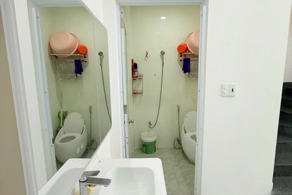 BÁN NHÀ MỚI 3 TẦNG MẶT TIỀN ĐƯỜNG TRẦN THỊ TÍNH NHA TRANG – DIỆN TÍCH SÀN 153,4M² FULL NỘI THẤT CAO CẤP CÓ 4 PHÒNG NGỦ SÂN ĐỖ Ô TÔ VÀ SÂN THƯỢNG THOÁNG MÁT SỔ HỒNG CHUẨN CHỈNH GIÁ 6,5 TỶ
