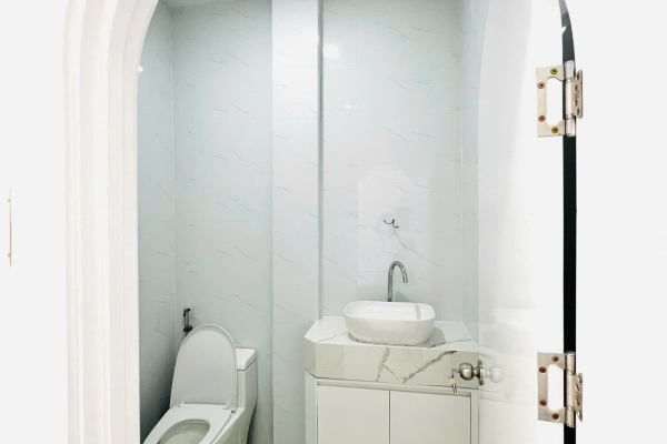 BÁN NHÀ NGUYÊN CĂN NHA TRANG – NHÀ 3 TẦNG PHỐ TÂY GẦN BIỂN, DÒNG TIỀN 16 TRIỆU/THÁNG