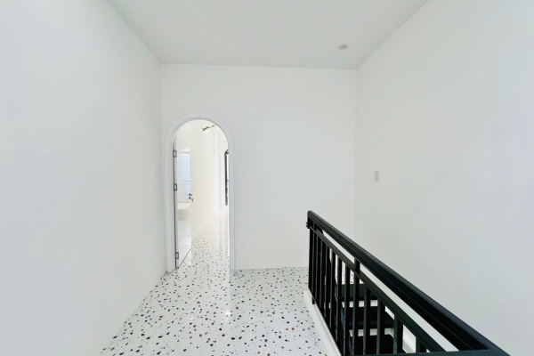 BÁN NHÀ NGUYÊN CĂN NHA TRANG – NHÀ 3 TẦNG PHỐ TÂY GẦN BIỂN, DÒNG TIỀN 16 TRIỆU/THÁNG