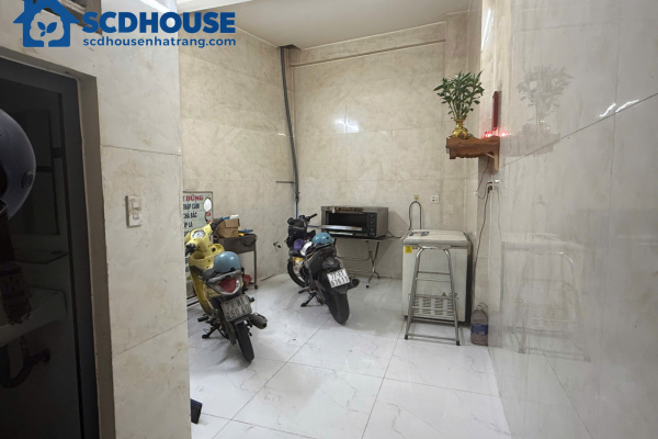 CHO THUÊ NHÀ 3 TẦNG MẶT TIỀN ĐƯỜNG 2/4 – GẦN CHỢ VĨNH HẢI, NHA TRANG