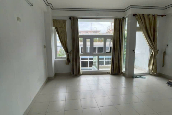 Mặt bằng Nha Trang cho thuê nhà 4 tầng mặt tiền Trần Nhật Duật, diện tích đất 63,2m², sử dụng 250m², 7 phòng ngủ, giá 25 triệu/tháng.