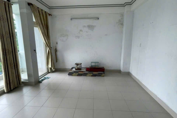 Mặt bằng Nha Trang cho thuê nhà 4 tầng mặt tiền Trần Nhật Duật, diện tích đất 63,2m², sử dụng 250m², 7 phòng ngủ, giá 25 triệu/tháng.
