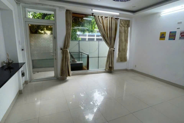 Mặt bằng Nha Trang cho thuê nhà 4 tầng mặt tiền Trần Nhật Duật, diện tích đất 63,2m², sử dụng 250m², 7 phòng ngủ, giá 25 triệu/tháng.